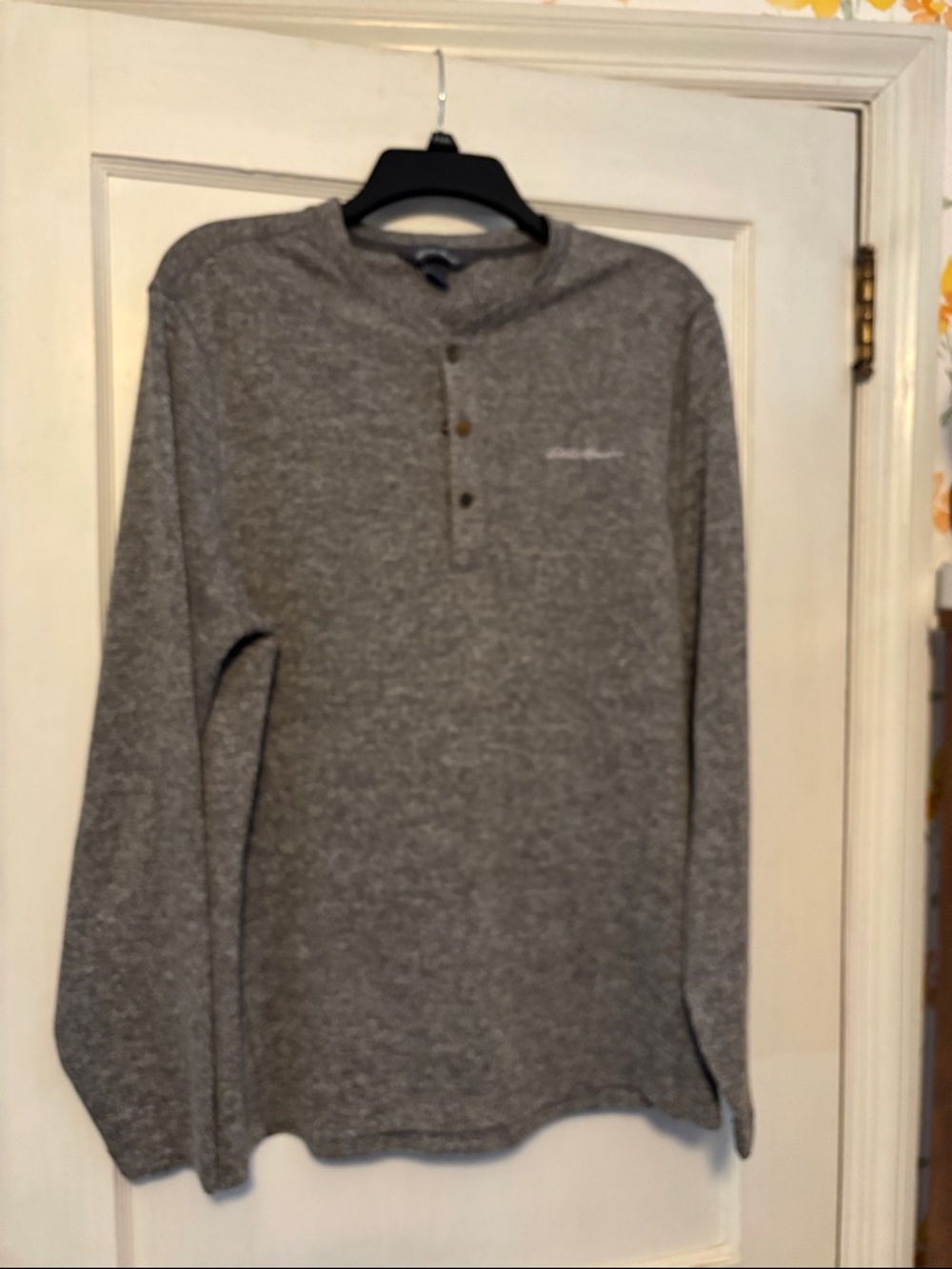 Eddie Bauer Gray Long Sleeve Henley Top
Size Large